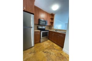 492 Nw 165th Street Road, Miami