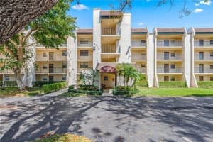 9430 Poinciana Place 305, Davie 9430 Poinciana Place 305, Davie