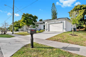 2407 Nw 8 Street, Fort Lauderdale