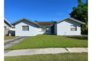 8205 Sw 12th Place, North Lauderdale