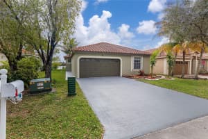 711 Nw 182nd Way, Pembroke Pines