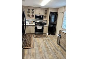 501 Sw 11th Place 105, Boca Raton