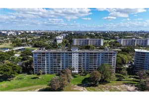 605 Oaks Drive 703, Pompano Beach