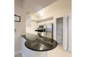 7280 Sw 90th Street 304, Miami