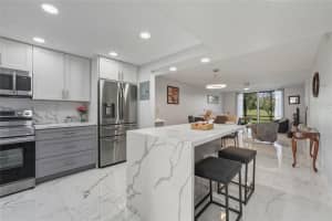 9611 N Hollybrook Lake Drive 101, Pembroke Pines