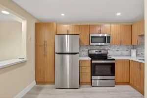 830 S Hollybrook Drive 204, Pembroke Pines