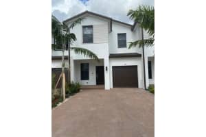 185 Sw 185th Way, Pembroke Pines