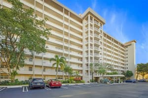 575 Oaks Lane 703, Pompano Beach