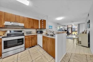 7737 Nw 79th Avenue 105, Tamarac