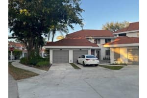992 Nw 93rd Avenue 18d, Plantation