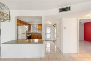 8081 N Sunrise Lakes Drive 203, Fort Lauderdale