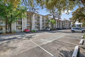 4898 Nw 29th Court 315, Lauderdale Lakes