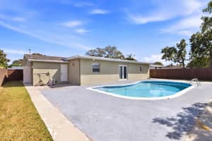 640 Sw 68th Terrace, Pembroke Pines