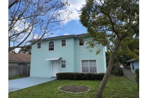 412 Sw 10th Court, Deerfield Beach