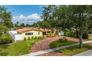 907 Se 12th Avenue, Deerfield Beach