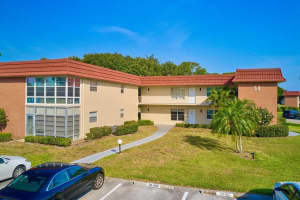 58 Woodland Drive 102, Vero Beach