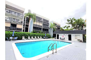 1021 Mockingbird Lane 114, Plantation