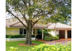 2752 Oak Tree Ln, Oakland Park