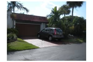 512 Ne 195th St 512, Miami