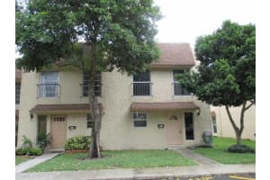 525 N Pine Island Rd 14, Plantation
