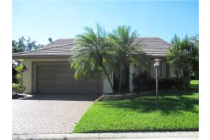 1440 Lakeview Cir, Coral Springs