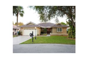 2660 Oak Tree Cir, Oakland Park
