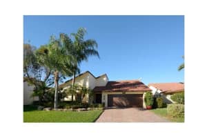 7026 Golf Pointe Cir, Tamarac