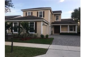 6792 Lakeside Circle, Davie