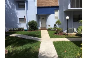 2762 S University Drive 9d, Davie