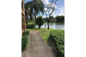 292 Sw 83rd Way 205, Pembroke Pines
