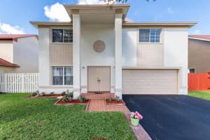 1020 Sw 100th Ter, Pembroke Pines