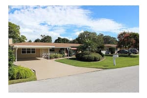 511 W Lake Dr , SARASOTA