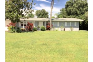 517 E Lake Dr , SARASOTA