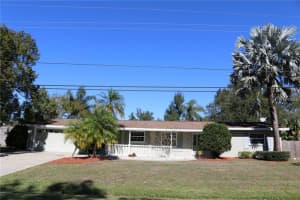 425 E Lake Dr, SARASOTA