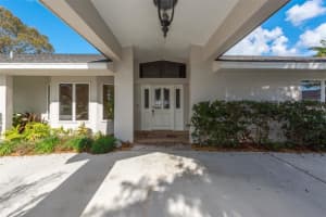 3211 E Forest Lake Dr, SARASOTA