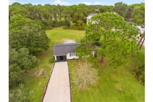 860 Bayshore Dr, ENGLEWOOD