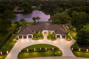 3260 E Forest Lake Dr, SARASOTA