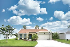 5121 40th St W, BRADENTON