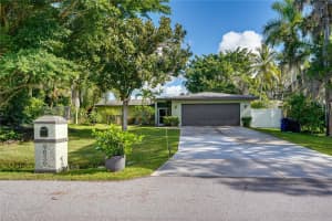 9039 E River Rd, VENICE