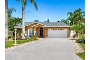 5326 Sarapointe Dr, SARASOTA