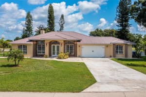 1075 Entrance Rd, AVON PARK