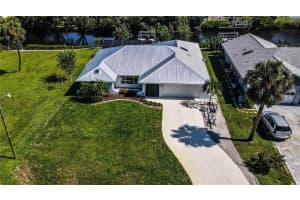 9033 E River Rd, VENICE