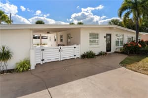 124 Field Ave, VENICE