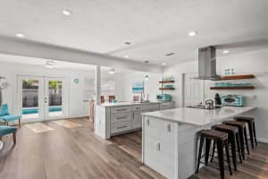 2572 Jefferson Cir, SARASOTA