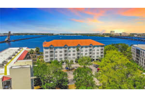 210 3rd St W #8104, BRADENTON