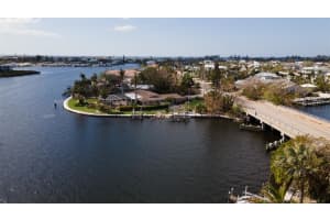 543 Key Royale Dr, HOLMES BEACH