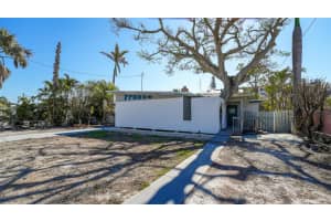 132 Harrison Dr, SARASOTA