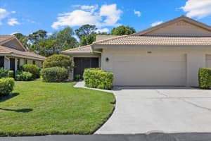 7205 Wood Creek Dr #16, SARASOTA