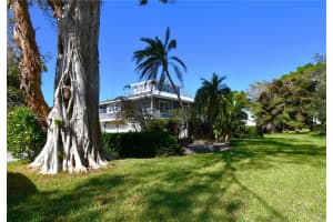 7676 Westmoreland Dr, SARASOTA