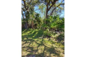 1 De Leon Dr, NORTH PORT